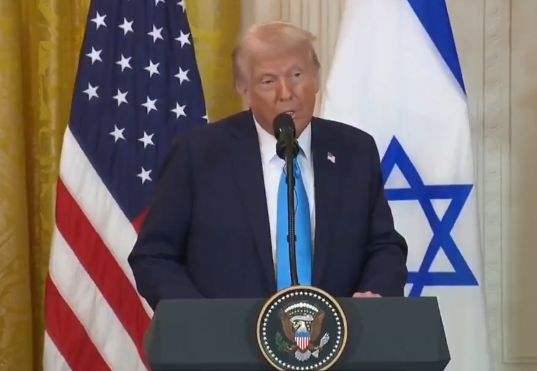 Donald Trump, menyatakan bahwa AS berencana untuk “mengambil alih” Gaza dan menyarankan pemindahan permanen warga Palestina dari wilayah tersebut. (tangkap layar X/@krassenstein)